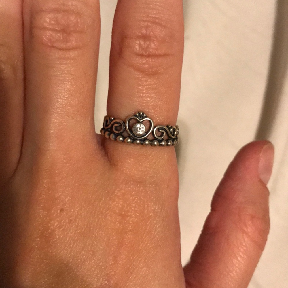 Lightly worn Pandora Princess ring. (Size 5)